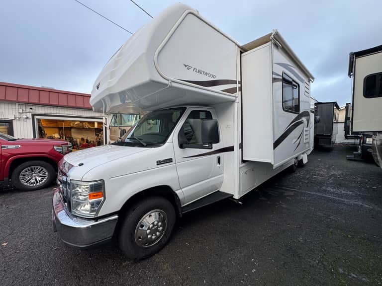2014 Fleetwood Tioga Montara 31M featured photo