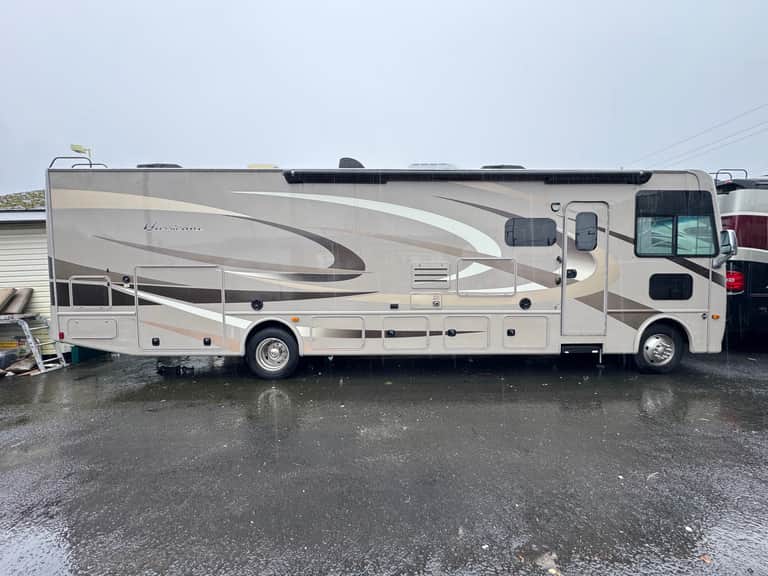 2015 Thor Hurricane 34F featured photo