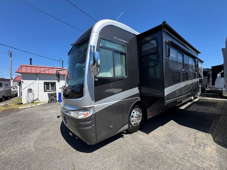 2007 Fleetwood Revolution LE 40E featured photo